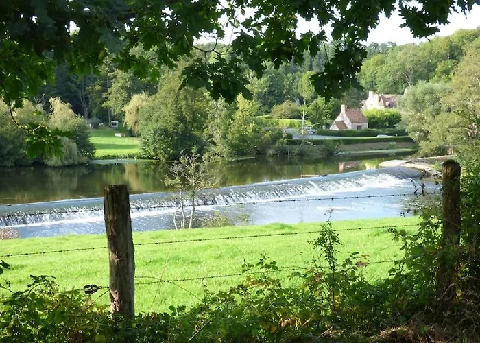 Le Cormoran Emplacement Ideal, Moderne Tres Equipe * Thury-Harcourt-le-Hom