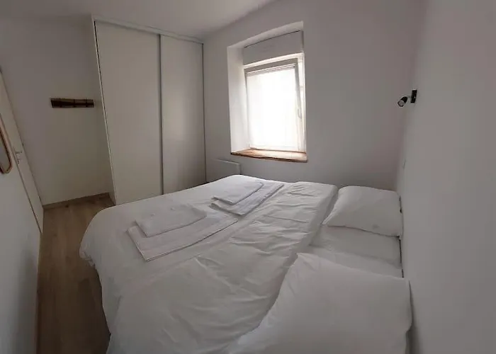 Le Cormoran Emplacement Ideal, Moderne Tres Equipe * Thury-Harcourt-le-Hom