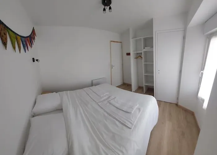 Le Cormoran Emplacement Ideal, Moderne Tres Equipe * Thury-Harcourt-le-Hom